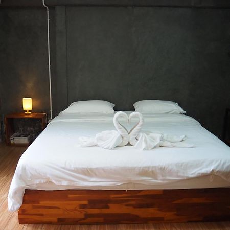 Banmai87 Guest House บ้านไม้87 เกสต์เฮ้าส์ Ayutthaya Eksteriør bilde