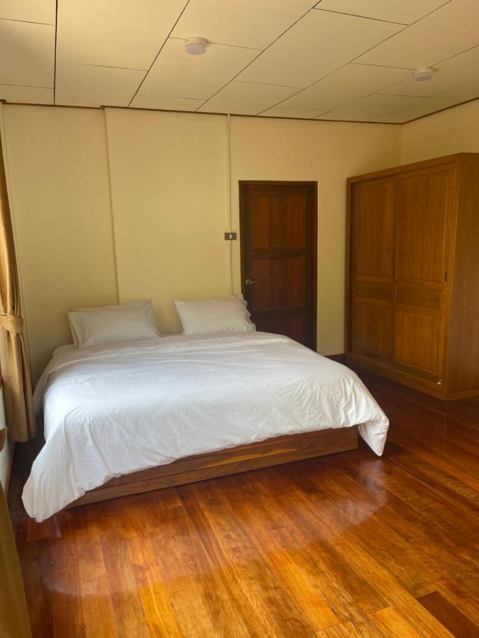 Banmai87 Guest House บ้านไม้87 เกสต์เฮ้าส์ Ayutthaya Eksteriør bilde