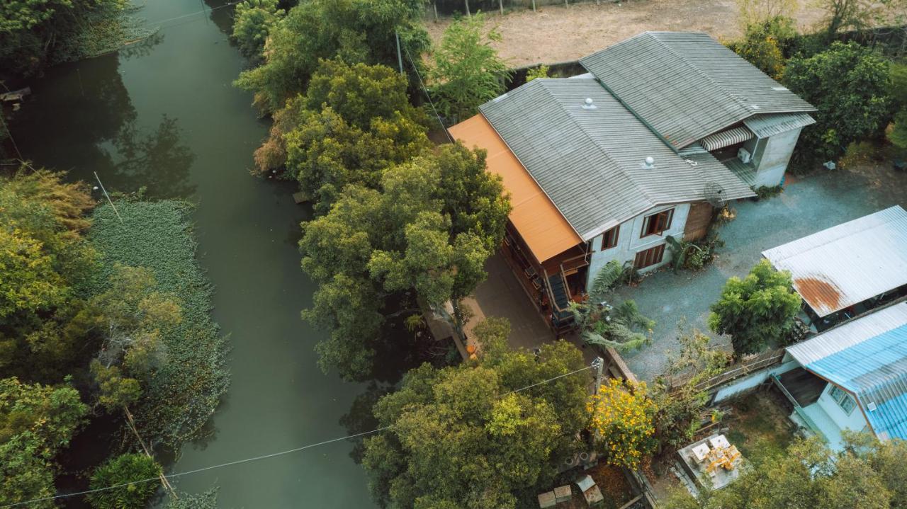Banmai87 Guest House บ้านไม้87 เกสต์เฮ้าส์ Ayutthaya Eksteriør bilde