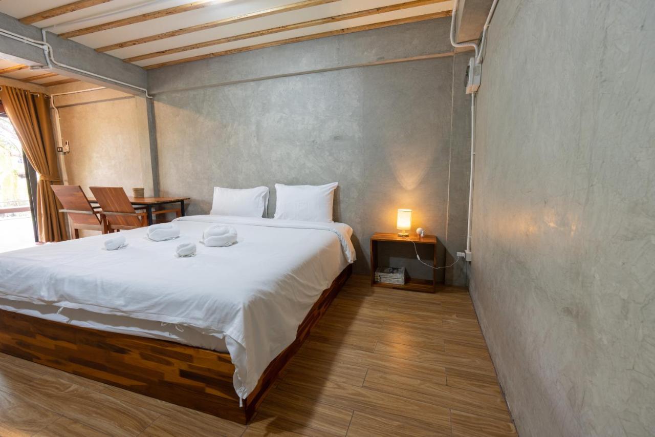 Banmai87 Guest House บ้านไม้87 เกสต์เฮ้าส์ Ayutthaya Eksteriør bilde
